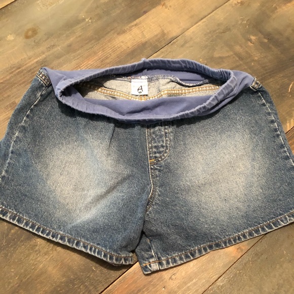 Motherhood Maternity Jean Shorts - Picture 3 of 3